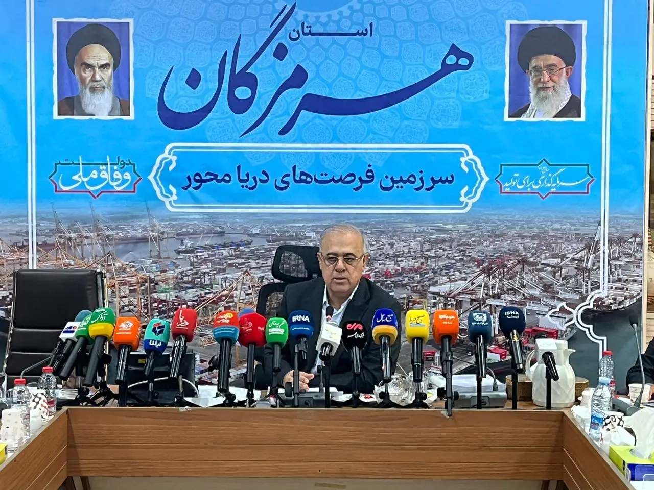 استاندار هرمزگان: اجرای بیش از هزار پروژه عمرانی و اقتصادی در دهه فجر