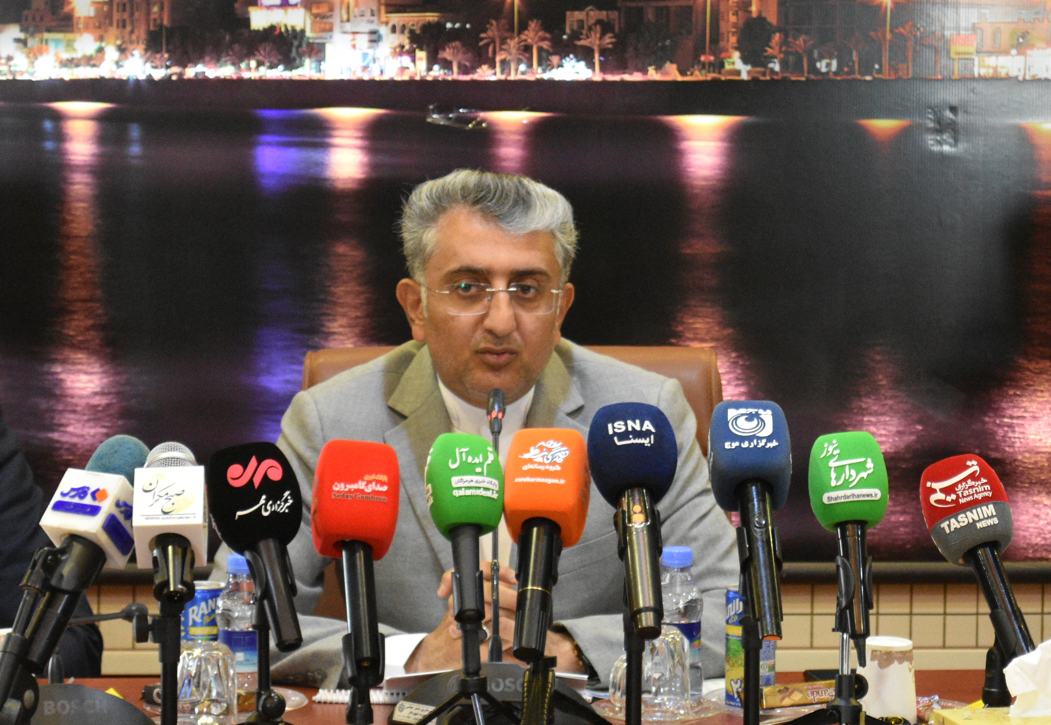 افتتاح و کلنگ زنی ۲۲ پروژه شهری بندرعباس با اعتبار ۷۷۲ میلیار تومان در دهه فجر